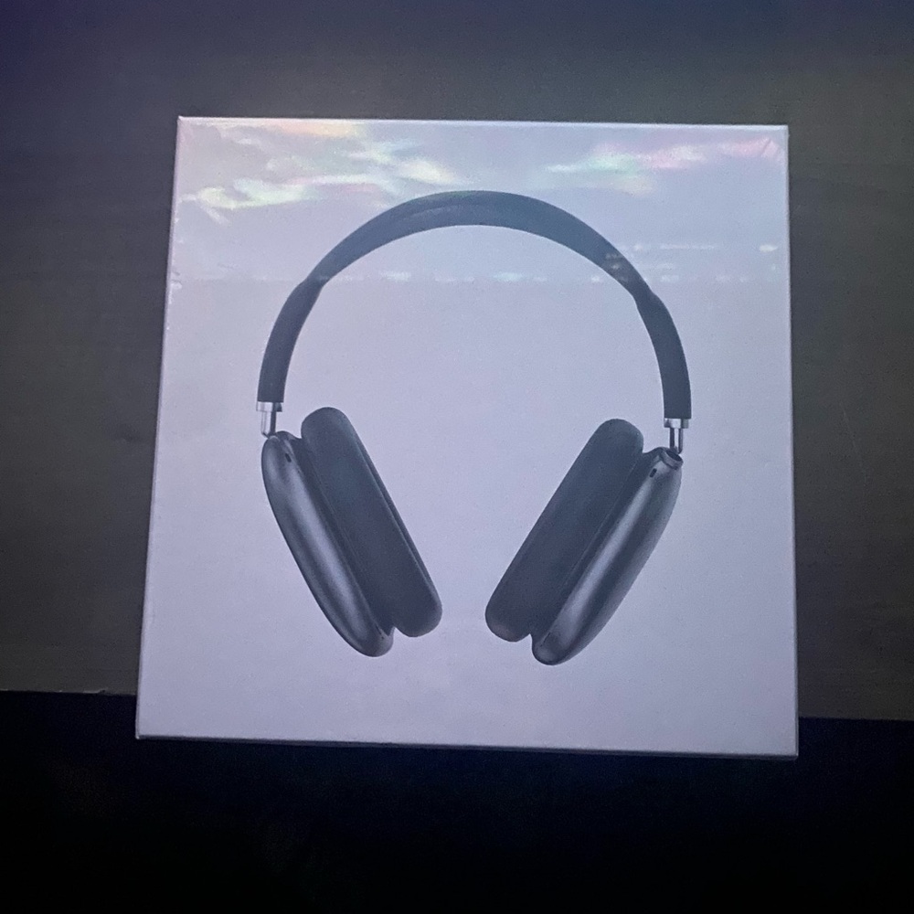 Apple AirPod Maxes